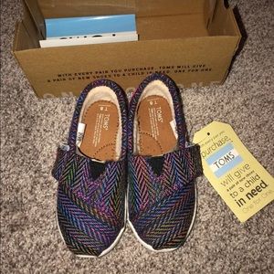 Toms toddler girl